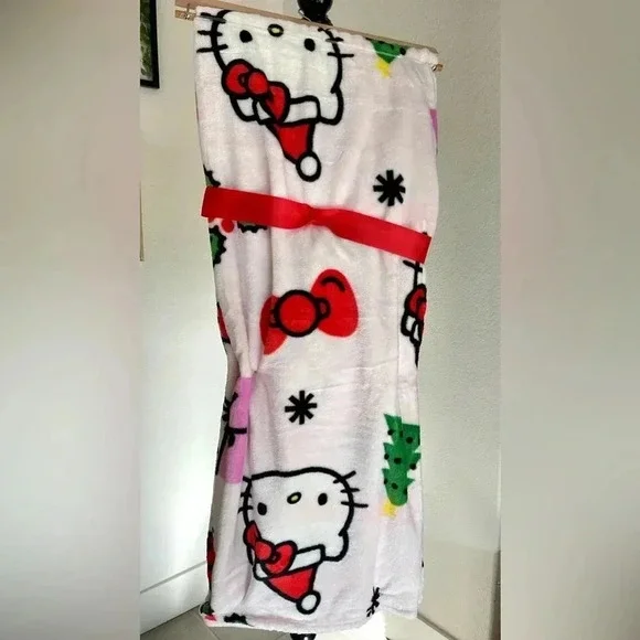 HELLO KITTY PINK PRESENTS THROW Christmas Winter 2024 - Picture 2 of 6